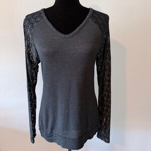 Loveappella Heathered Black Lace Sleeve Long Sleeve Sweatshirt Size S